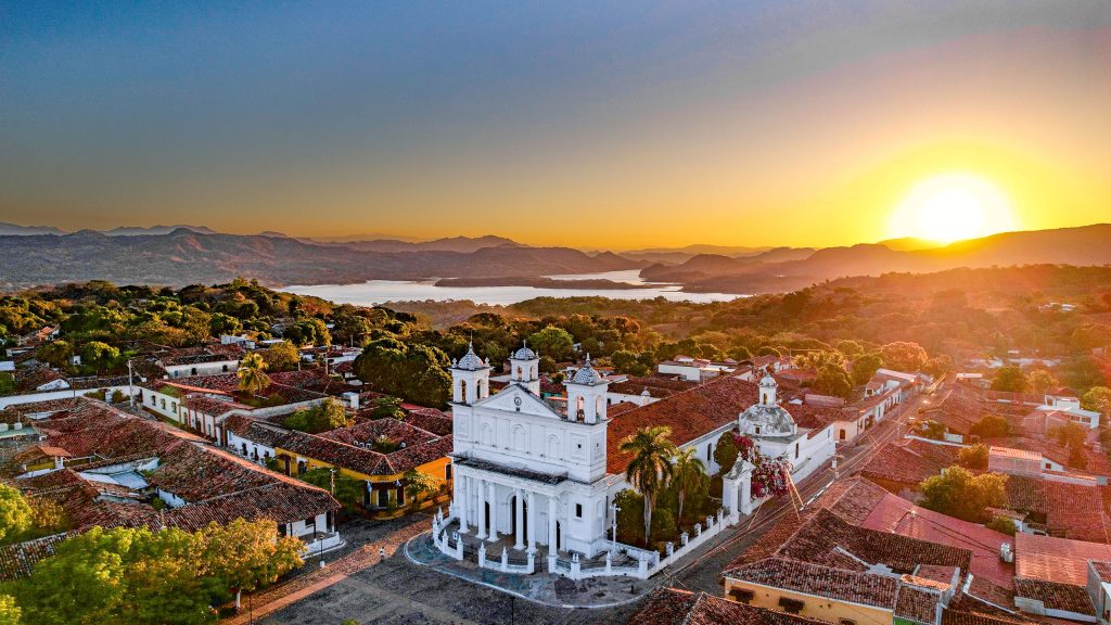 Suchitoto tour - El Salvador